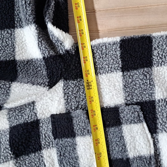 Love Fire Sherpa Buffalo Print Cropped Oversized Fleece Pluse Cardigan Shacket - Picture 8 of 11